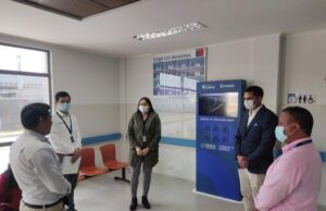 Frontel instaló en Hospital de Carahue tótem de carga de celulares