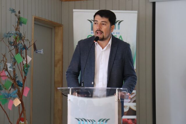 ALCALDE DE GORBEA PIDE EMPAREJAR LA CANCHA EN MATERIA DE INVERSIÓN PÚBLICA SOLICITANDO CONSTRUCCIÓN CESFAM PARA GORBEA Y LONCOCHE