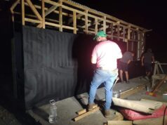 Voluntarios Levantan Viviendas Provisorias Para Familias Afectadas Por Incendios en Freire