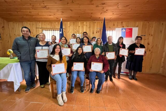 Emprendedores de Freire Reciben Certificación del FOSIS