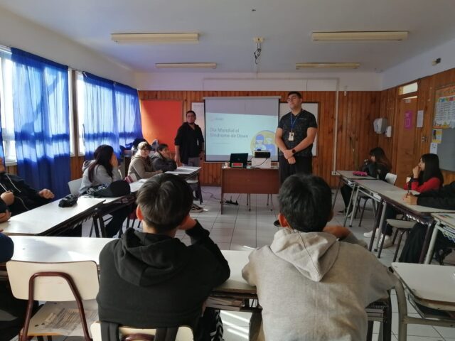 CECOSF de Pitrufquén Realiza Charlas Sobre Síndrome de Down a Estudiantes de Octavo Básico