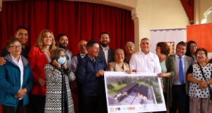 Gobernador Luciano Rivas Entrega Diseño Para la Construcción del Nuevo Establecimiento de Larga Estadía Para Adultos Mayores de Purén