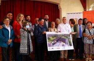 Gobernador Luciano Rivas Entrega Diseño Para la Construcción del Nuevo Establecimiento de Larga Estadía Para Adultos Mayores de Purén