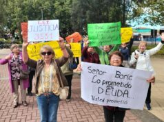 Profesores Jubilados de Pitrufquén se Manifiestan por Pago de la Deuda Histórica