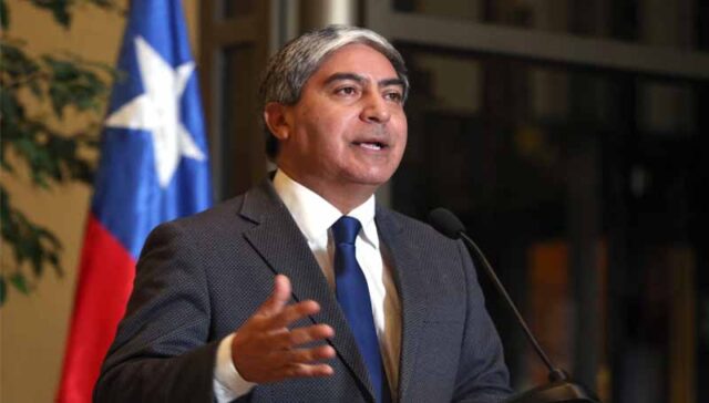 Diputado Leal Rechaza Decisión del Gobierno de Subir Impuesto Específico a los Combustibles y Advierte “Graves Consecuencias Para la Clase Media”