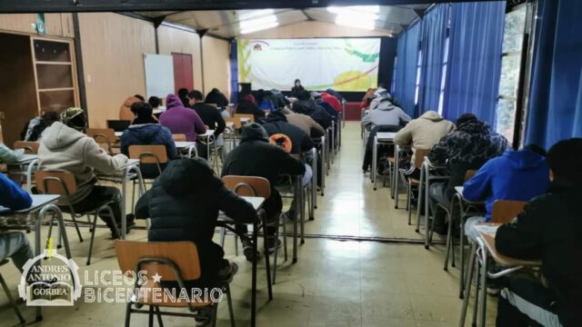 Estudiantes del Liceo Bicentenario Andrés Antonio Gorbea Rinden Primer Ensayo PAES