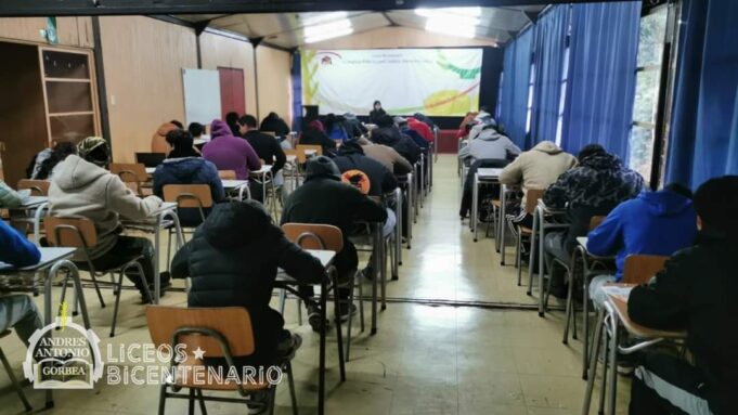Estudiantes del Liceo Bicentenario Andrés Antonio Gorbea Rinden Primer Ensayo PAES