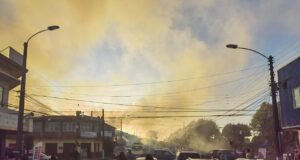 Incendio en «Cité» de Pitrufquén Movilizó a Tres Compañías de Bomberos que evitaron la Propagación del Fuego