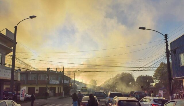 Incendio en «Cité» de Pitrufquén Movilizó a Tres Compañías de Bomberos que evitaron la Propagación del Fuego