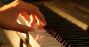 Inédito Concierto en Piano Será este Sábado Sobre el Río Toltén