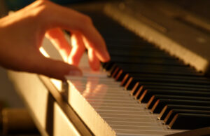 Inédito Concierto en Piano Será este Sábado Sobre el Río Toltén