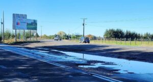 Baches y Escasa Iluminación en el Cruce Cunco Preocupa a Vecinos del Sector