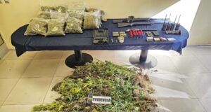 Incautan Armas, Municiones y Marihuana en Allanamiento en Victoria