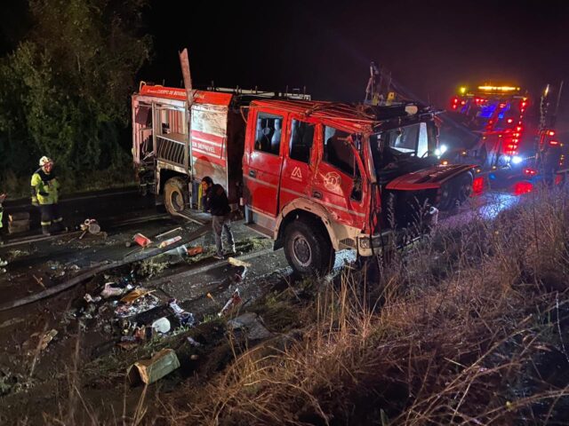 10 Bomberos Lesionados Dejó Volcamiento de Carro