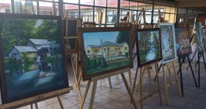 Pitrufquén: Colegio Leonardo Da Vinci School Expone Pinturas de Talentosa y Recordada ex Apoderada