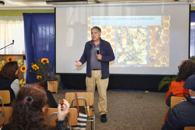 Seminario de Cooperativa Mishkihue Reunió a más de 180 Apicultores en Gorbea