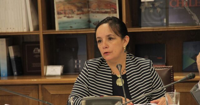 Senadora Aravena llama a los Ministerios de Salud y Educación a tomar medidas “urgentes”