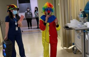 Enfermeras del Hospital de Cunco Alegran Estadía de Menores Hospitalizados