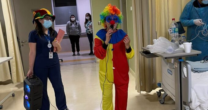 Enfermeras del Hospital de Cunco Alegran Estadía de Menores Hospitalizados