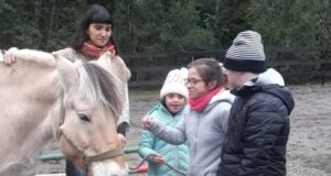 Menores en Situación de Discapacidad de Villarrica Participan en Taller de Equinoterapia