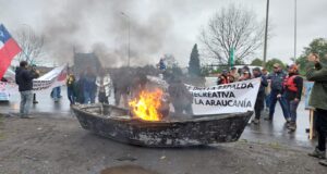 Se manifestaron en la Ruta 5 Sur: Emprendedores y Boteros de la Cuenca del Toltén se Oponen a Resolución de la Subsecretaria de Pesca
