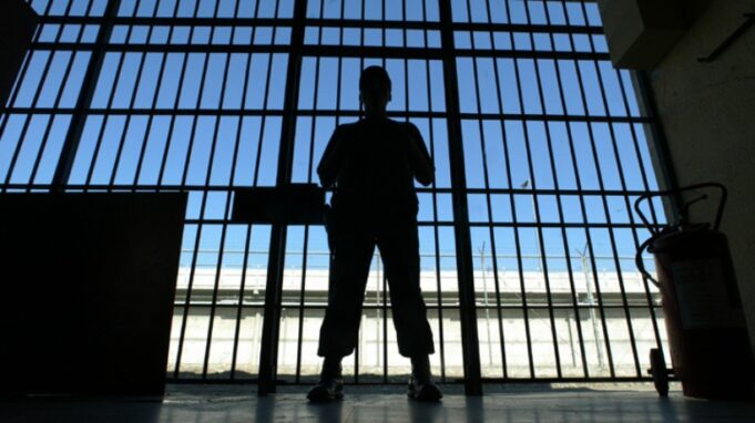 Gendarmes Incautan Droga que era Lanzada Desde el Exterior de la Cárcel de Pitrufquén