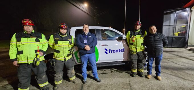 Frontel dio Charla Sobre Precauciones y Ventajas con Camioneta 100% Eléctrica a Bomberos de Freire