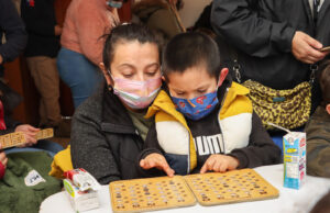 Niños de Segunda Faja Disfrutan de Bingos de Vacaciones Invernales en Villarrica