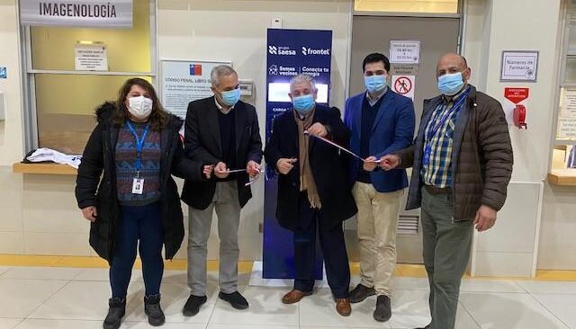 Frontel Inauguró Tótem De Carga Gratuito Para Celulares En Hospital De Cunco