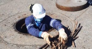 Aguas Araucanía Retiró Más de 70 Toneladas de Residuos del Alcantarillado