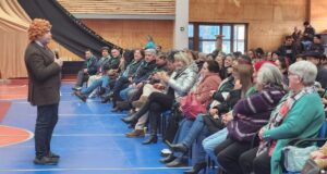 Municipio De Pitrufquén Celebró El Día Del Dirigente Con Charla Motivacional Del “Profesor Salomón”