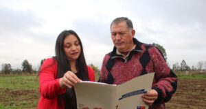 Bienes Nacionales de La Araucanía apoya a Campesinos Entregando Títulos en sus Domicilios