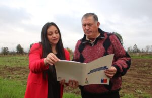 Bienes Nacionales de La Araucanía apoya a Campesinos Entregando Títulos en sus Domicilios