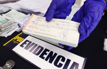 Detienen En Flagrancia A Hombre Que Estafaba Con Cheques Robados: Víctimas Son de Villarrica Y Temuco