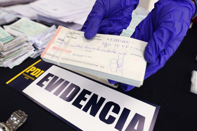 Detienen En Flagrancia A Hombre Que Estafaba Con Cheques Robados: Víctimas Son de Villarrica Y Temuco