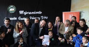 Gobernador Rivas Firmó Mensaje Que Beneficiará A 300 Estudiantes De Los Sauces Con La Mejora De La Escuela E77 Gustavo Vásquez Díaz