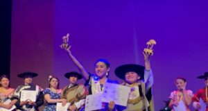 Pareja De Pitrufquén Gana El Primer Lugar En Campeonato Regional De Cueca “Infantes De La Camelia”