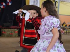 Escuela Cinco de Gorbea realiza Esquinazo Folclórico “VI Versión de Pañuelos al Viento”