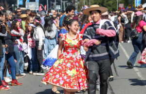 “Cueca Más Larga De Chile” En Villarrica Rompe El Récord De Asistencia De Su Primer Año