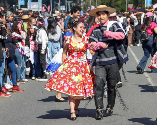 “Cueca Más Larga De Chile” En Villarrica Rompe El Récord De Asistencia De Su Primer Año