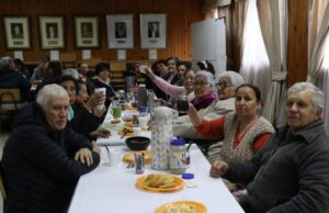 Con Una Mateada Junto A Inéditas Composiciones Chilenas Adultos Mayores Comenzaron Las Celebraciones De Fiestas Patrias En Freire