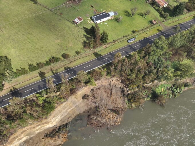 Peligroso Socavón En Ruta Pitrufquén – Toltén Preocupa A Vecinos Y Autoridades