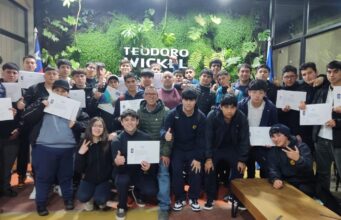 Estudiantes Del Liceo Monseñor De Pitrufquén Participan En Experiencia “Robótica Y Neumática Industrial”