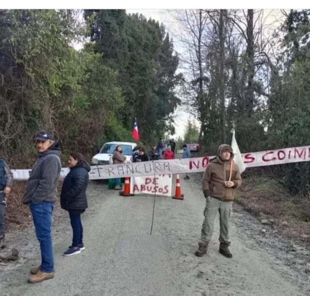 Vecinos de la Ruta Cunco, Lago Colico, Reigolil por Curarrehue Protestan por el Mal Estado de la Ruta