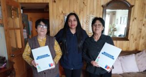 Bienes Nacionales De La Araucanía Entrega Títulos De Dominio A Hermanas Adultas Mayores De Perquenco