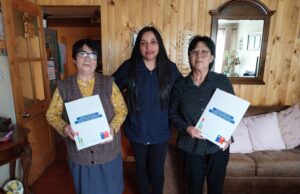 Bienes Nacionales De La Araucanía Entrega Títulos De Dominio A Hermanas Adultas Mayores De Perquenco