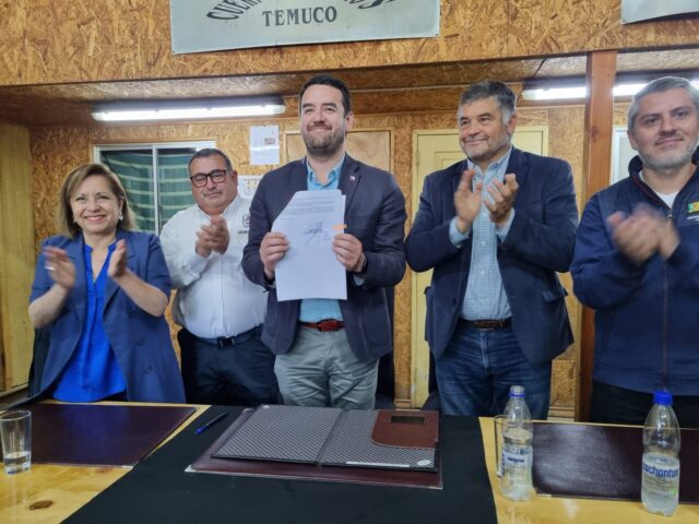 Firman Mensaje Para Construcción De Nuevo Cuartel De Bomberos En Metrenco