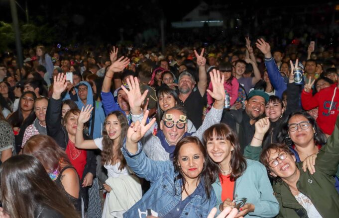 20 Mil Personas Celebraron El Nuevo Año En La Costanera De Villarrica Junto A La Sonora Palacios Jr. Y Novedoso Show De Drones