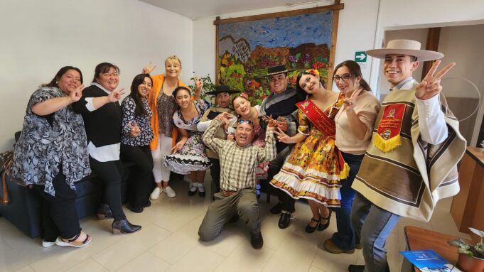 Municipio Entrega Subvención A Jóvenes Parejas Campeonas De Cueca De Pitrufquén
