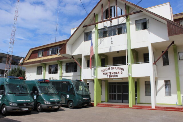 Un Detenido Por Lanzar “Pelotazo” Con Celular Y Elementos Prohibidos A La Cárcel De Temuco